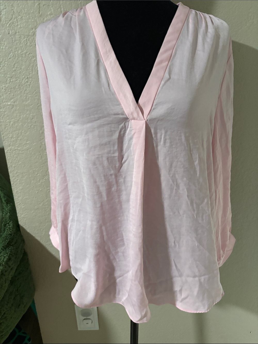 Vince Camuto Pale Pink V-Neck Long Sleeve Blouse